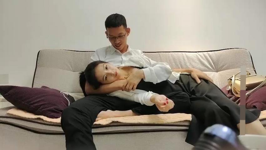 清纯妹子在大屌下声淫不断